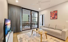 1Br Luxury Apt At Prime Location W Carpark